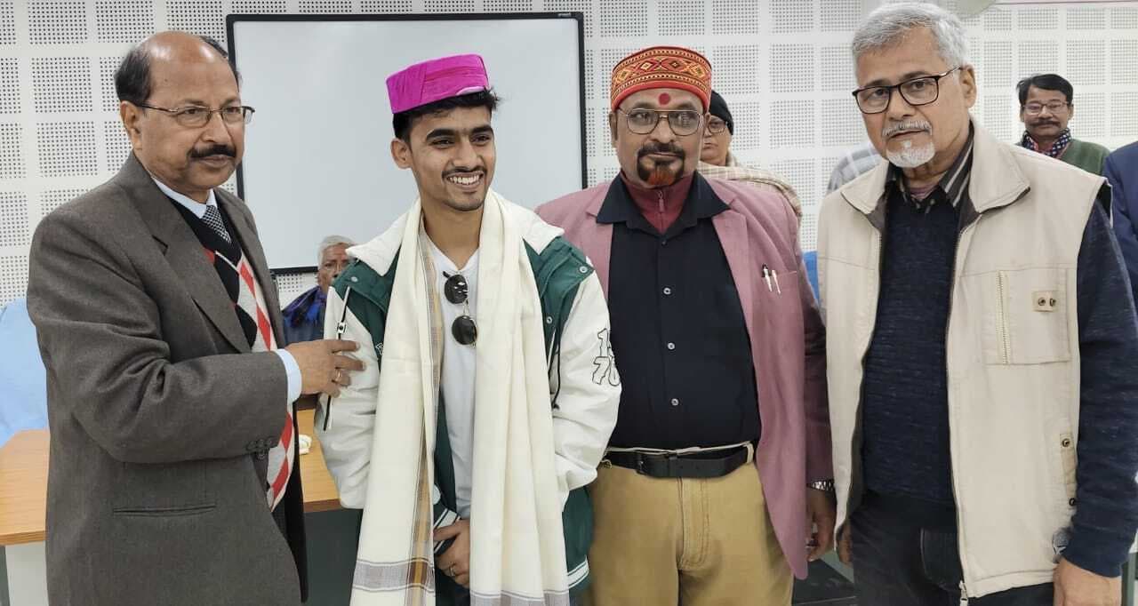 जी टीवी के सारेगामापा में चयनित जय झा बीएनएमयू में सम्मानित