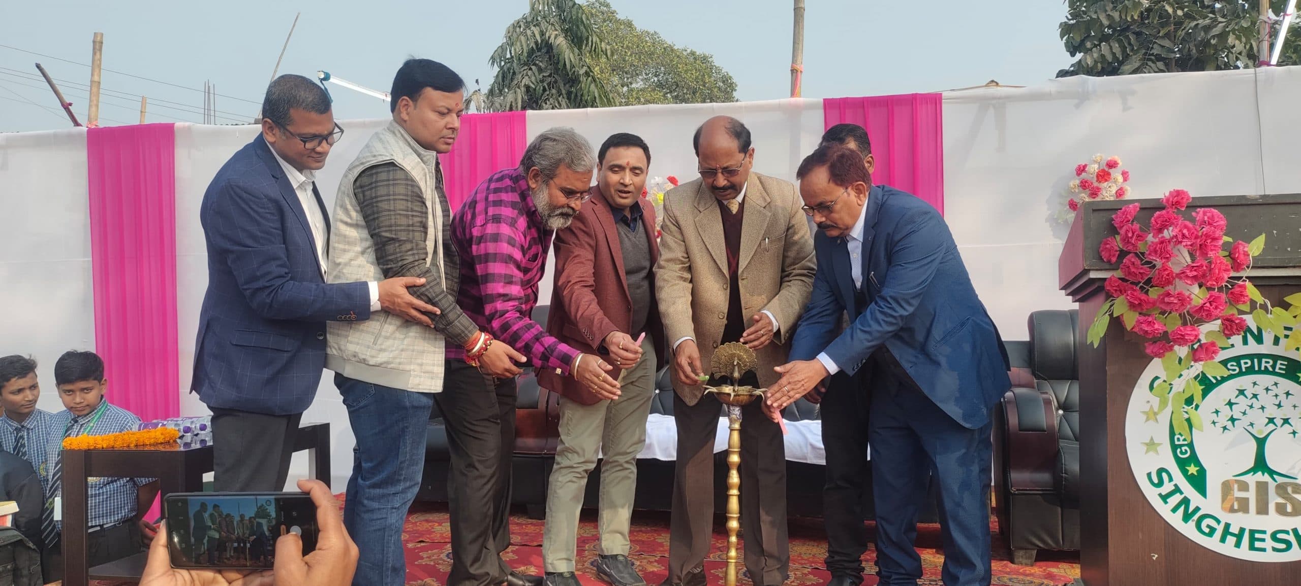 ग्रीनफील्ड इंटरनेशनल स्कूल सिंहेश्वर में विज्ञान प्रदर्शनी सह आर्ट एंड क्रॉफ्ट मेला का विवि के कुलपति ने किया उद्घाटन