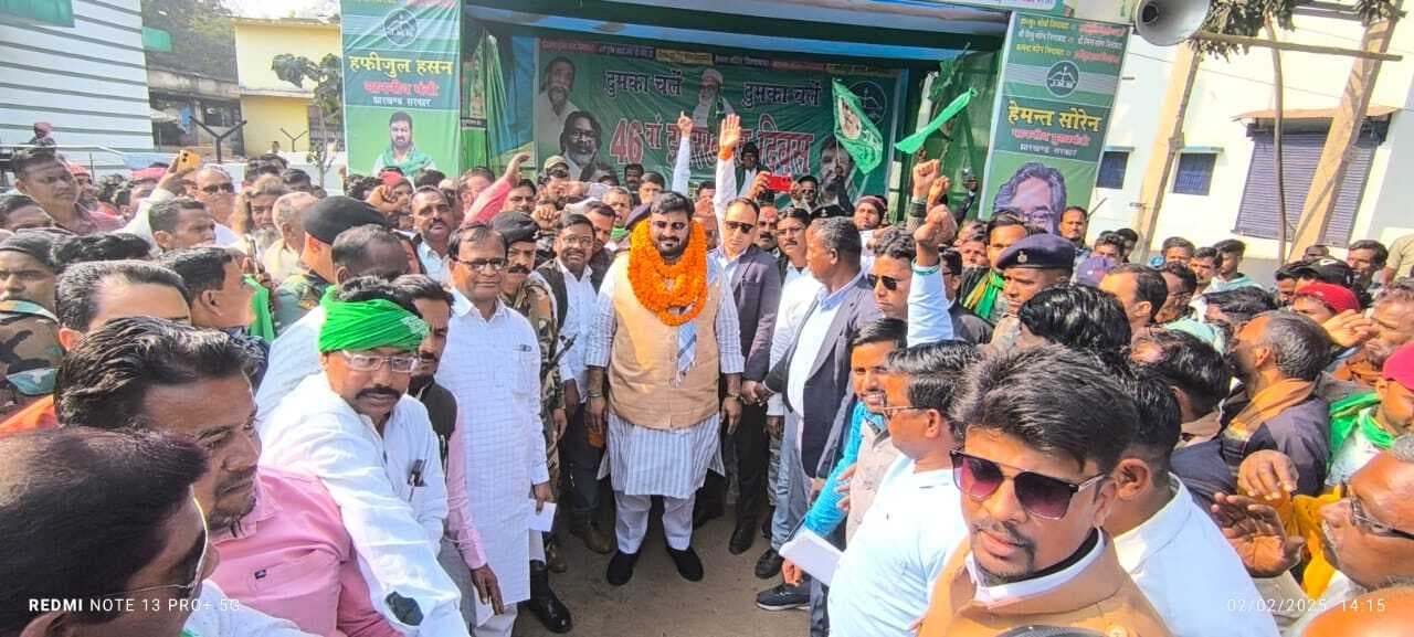 हजारों पार्टी कार्यकर्ताओं के साथ मंत्री स्थापना दिवस में हुए शामिल