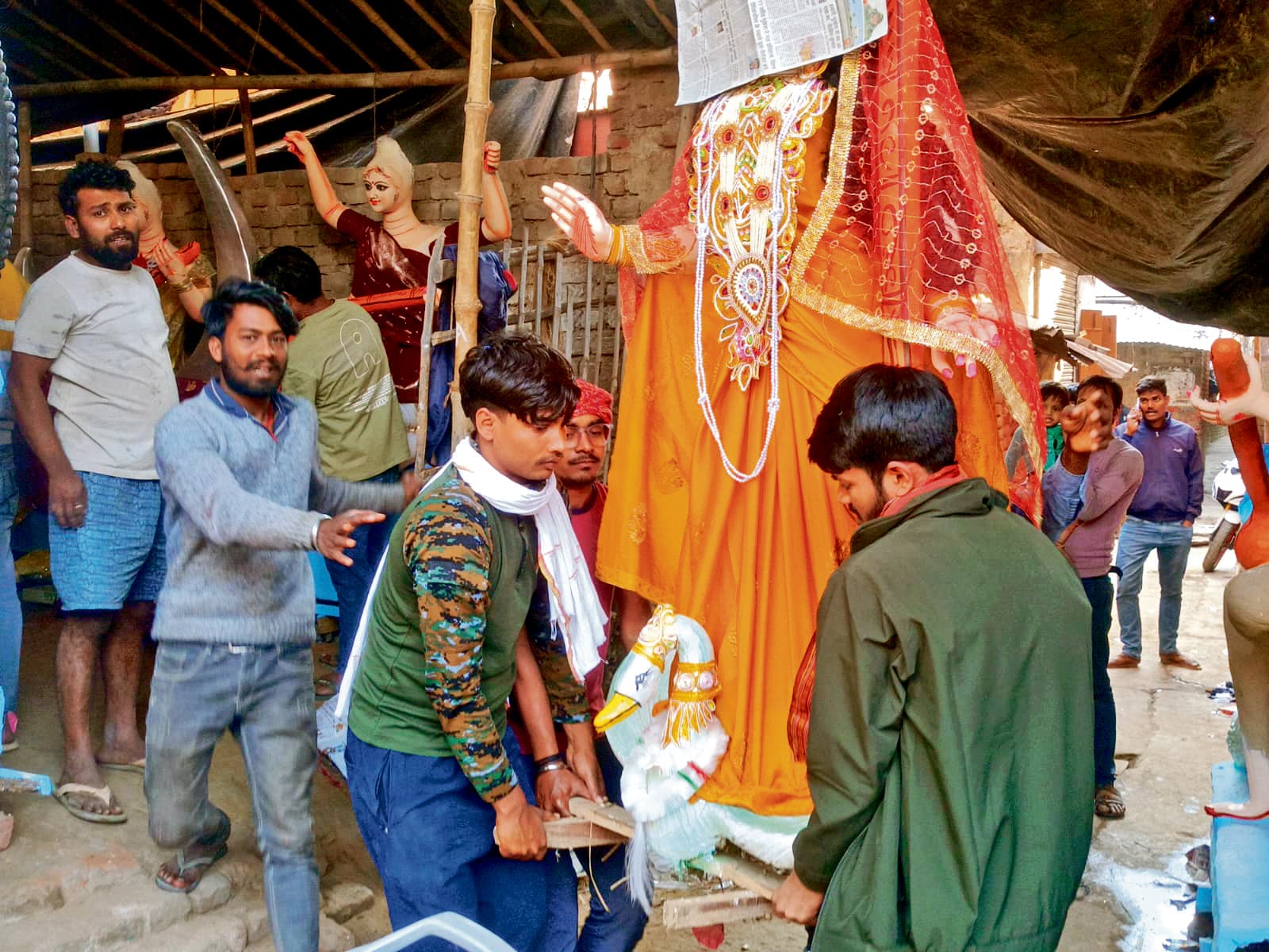 आज होगी मां सरस्वती की पूजा, तैयारियां पूरी