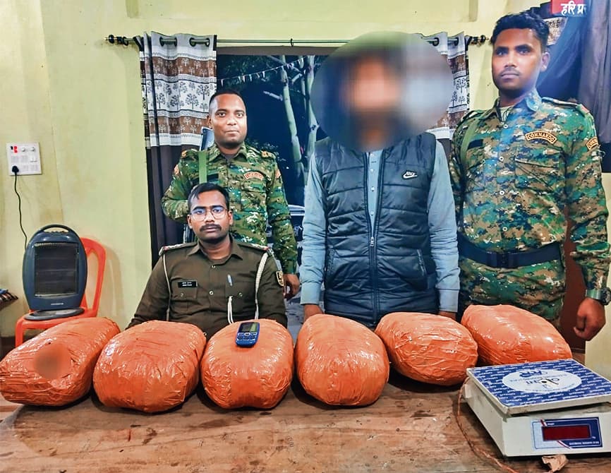 गांजे की खरीद-बिक्री करने में तस्कर गिरफ्तार