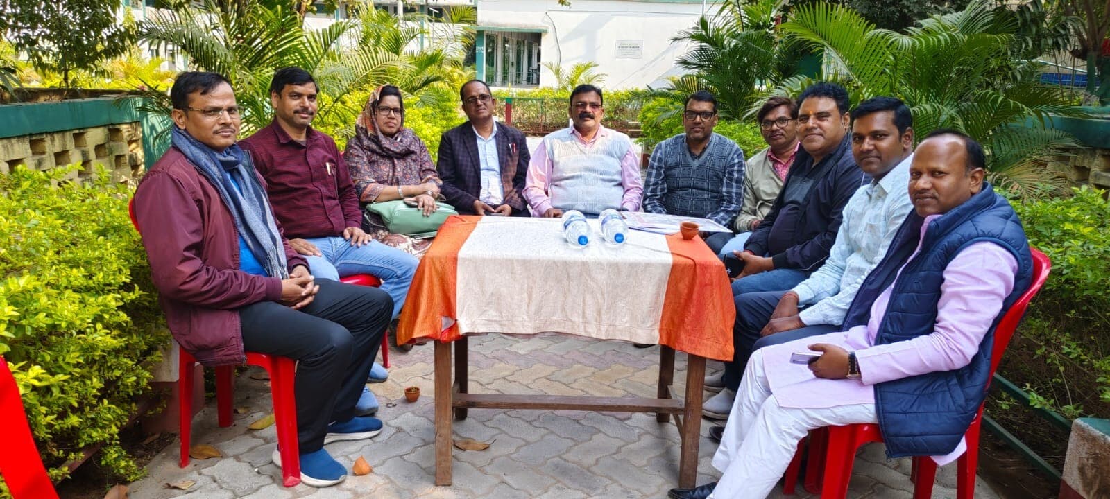 Giridih News: प्रभारी प्रधानाध्यापक से गाली-गलौज करने पर आक्रोश