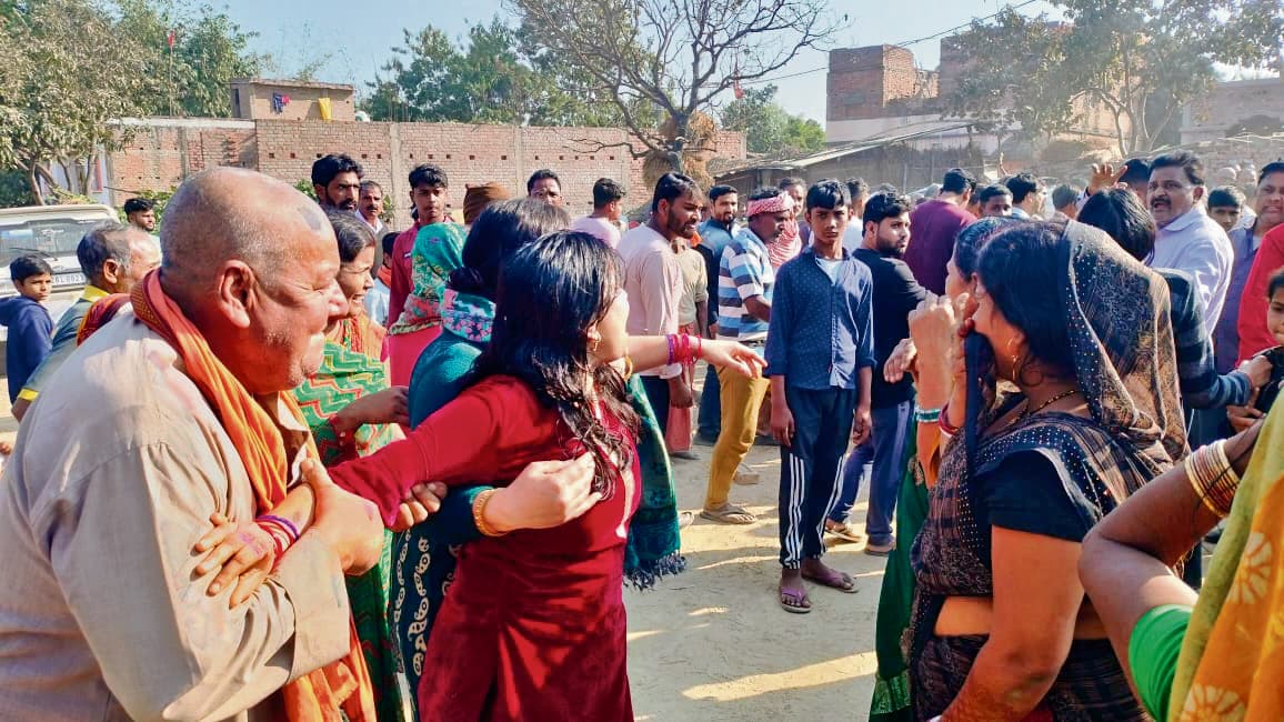 Gopalganj News  : पूर्व मुखिया के भाई रिटायर्ड फौजी की गोली मारकर हत्या, टाइल्स व्यवसायी घायल