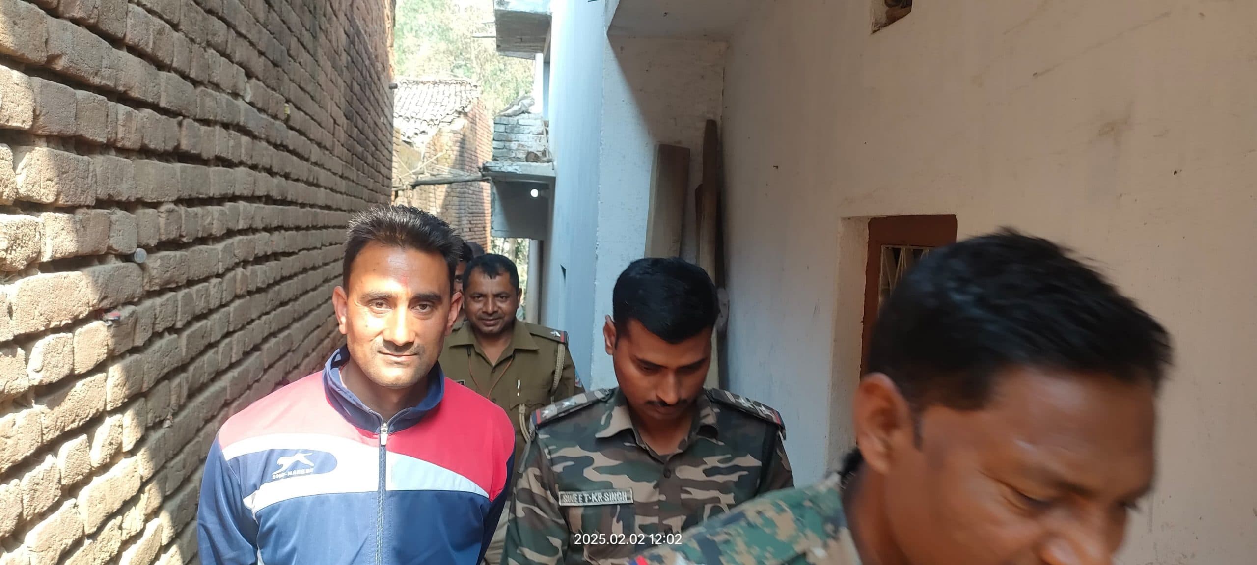 Giridih News: नगदी समेत 15 लाख के जेवरात की चोरी