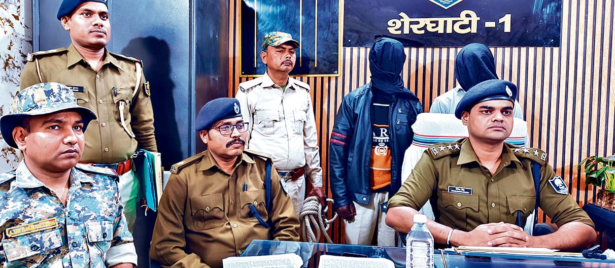 Gaya News : हत्या के मामले में 10 वर्षों से फरार दो नक्सली डुमरिया से गिरफ्तार