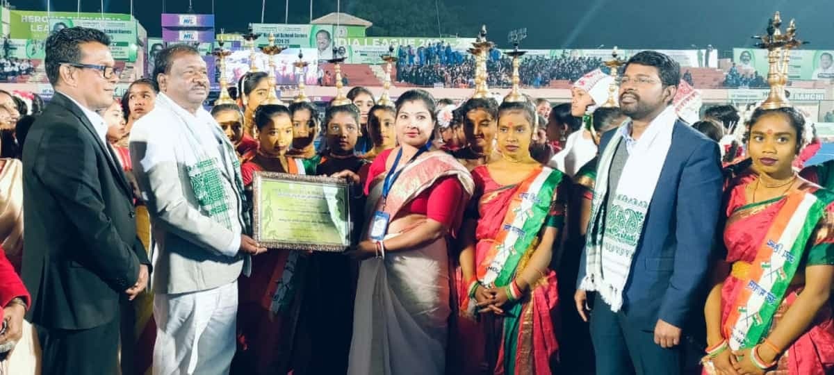 Chaibasa News : कला और लोकनृत्य से कस्तूरबा की बच्चियों ने बनायी पहचान