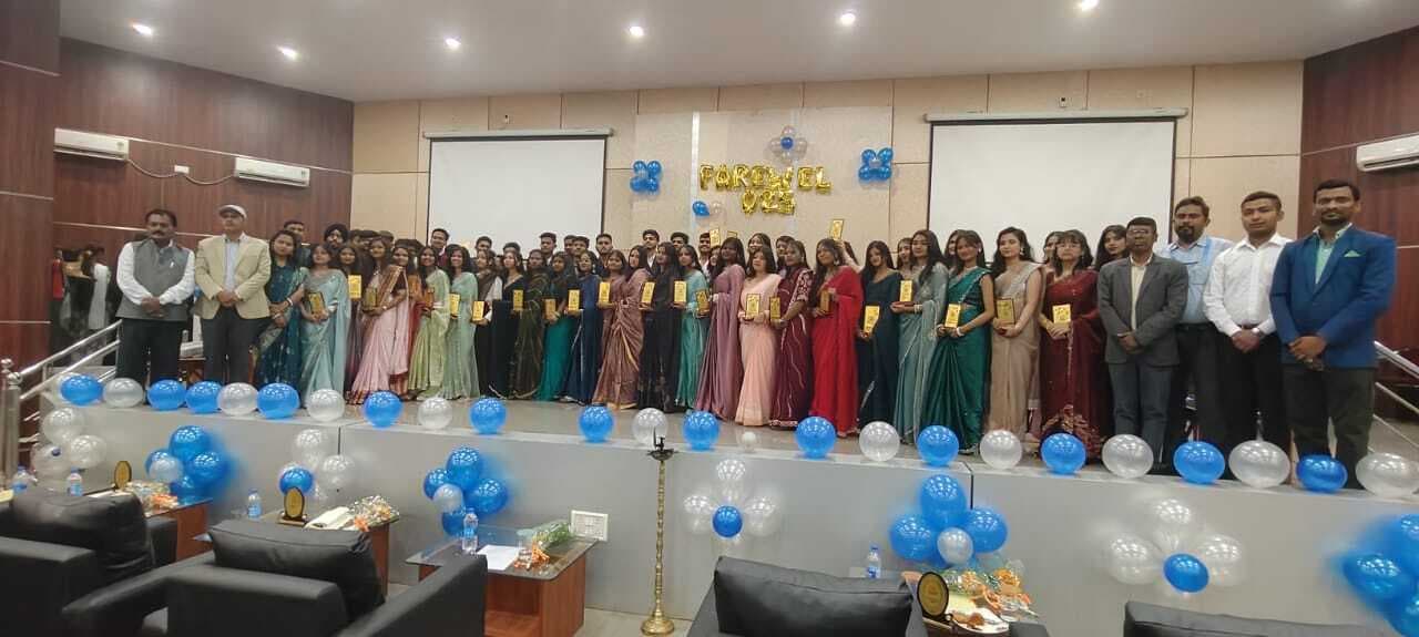 Chaibasa News : सफलता का मूलमंत्र कठिन परिश्रम है : डॉ विश्वास