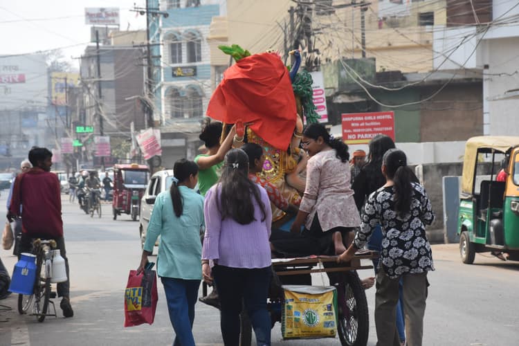 ranchi news : आज ज्ञान की देवी मां सरस्वती की आराधना, सज गये हैं दरबार, बच्चों और युवाओं में खूब है उल्लास
