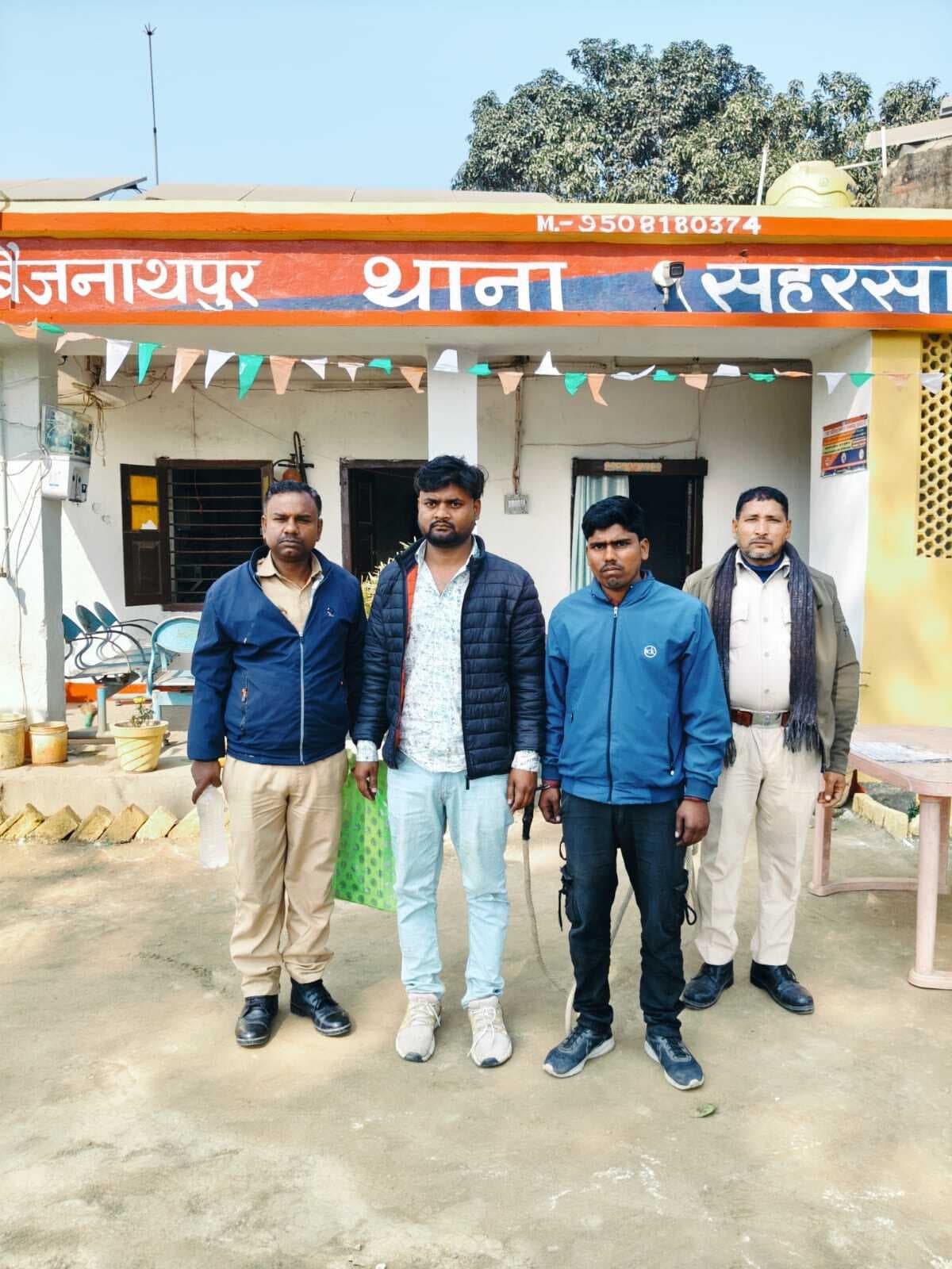 देसी चुलाई शराब के साथ दो तस्कर गिरफ्तार