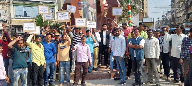 रेलवे पिट लाइन के सफाई कर्मियों का 20वें दिन भी हड़ताल रही जारी