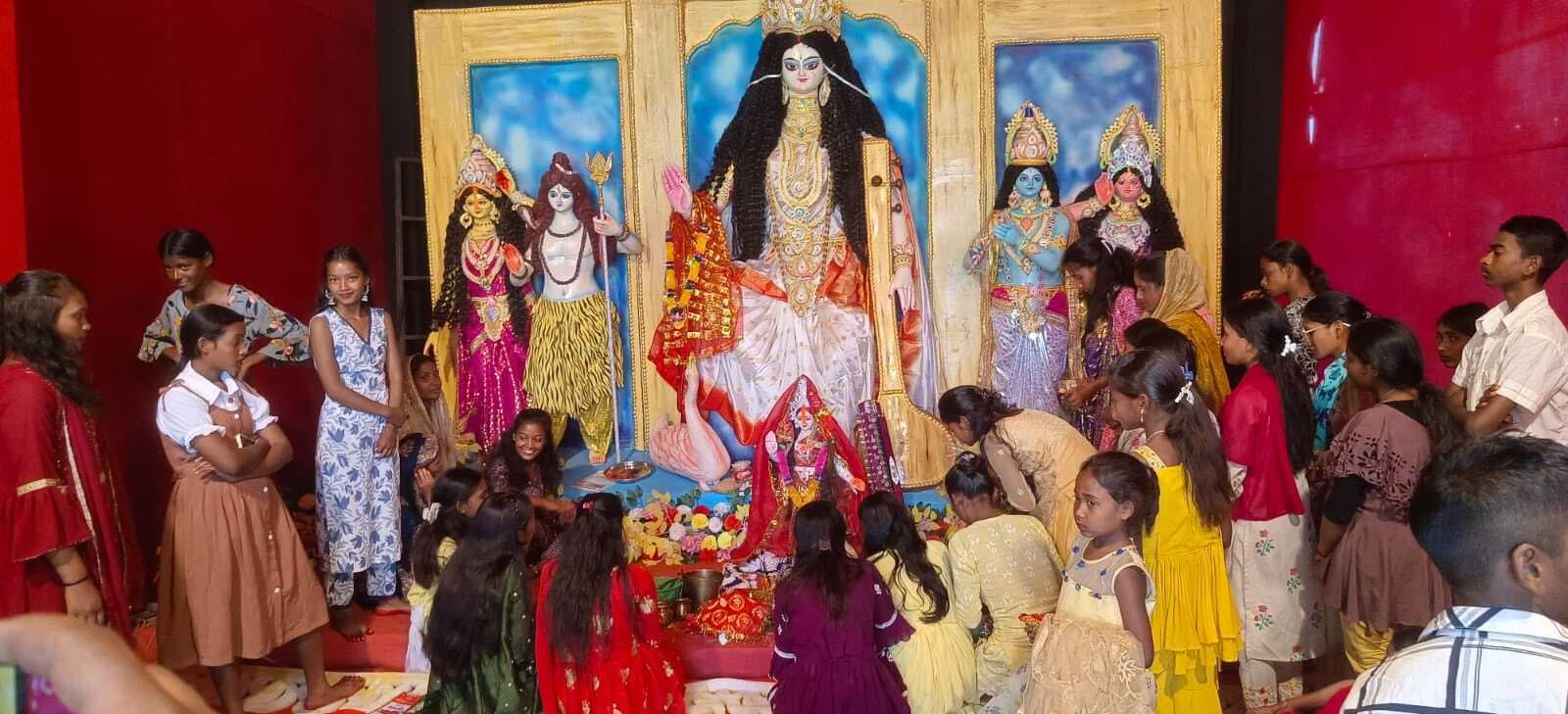 हर्षोल्लास की गयी मां सरस्वती की पूजा