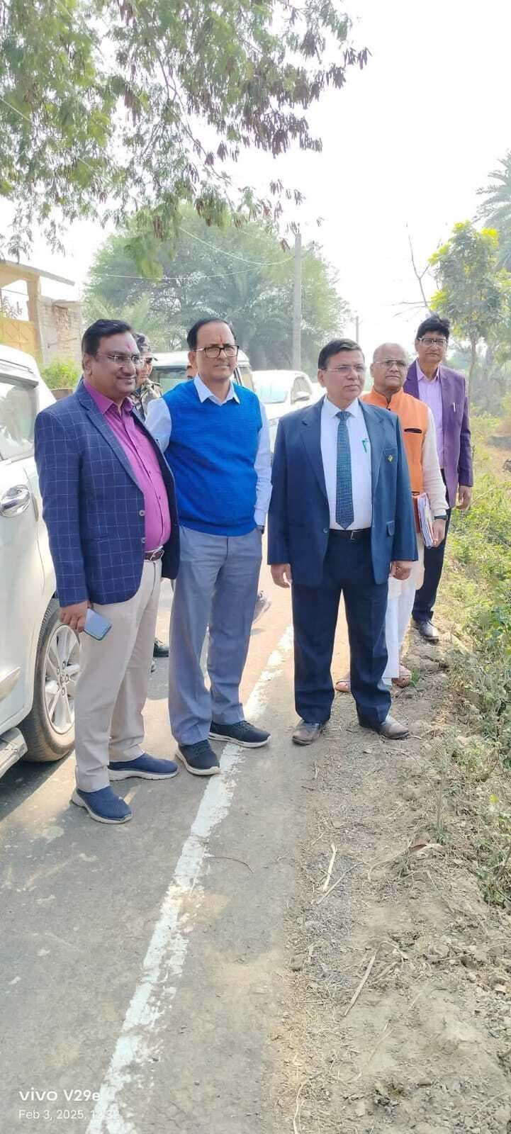 शिक्षा विभाग के सचिव ने जमालपुर व सदर प्रखंड में विवि के लिए जमीन का किया निरीक्षण