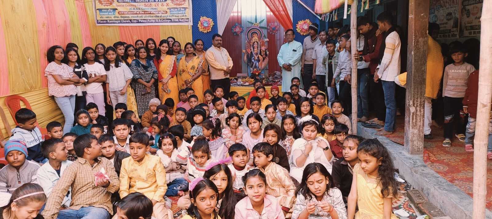 ज्ञान की देवी मां सरस्वती की धूमधाम से की गयी पूजा अर्चना