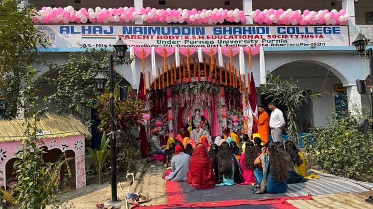 बीएड कॉलेज निस्ता में मां सरस्वती की छात्राें ने की आराधना