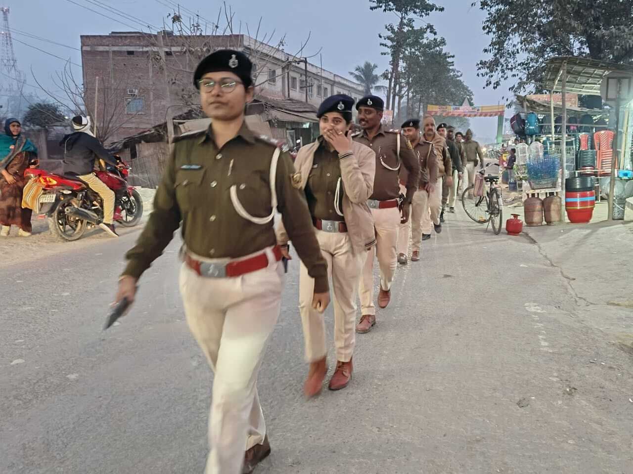 सरस्वती पूजा को लेकर रोशना में निकाला गया फ्लैग मार्च