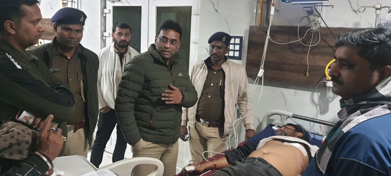 मोबाइल चोरी को लेकर हुए विवाद में गोलीबारी, दो जख्मी