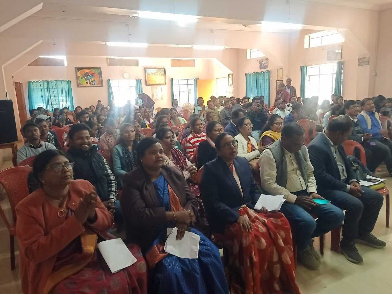 संताली भाषा के लिए देवनागरी लिपि सहज व उपयोगी