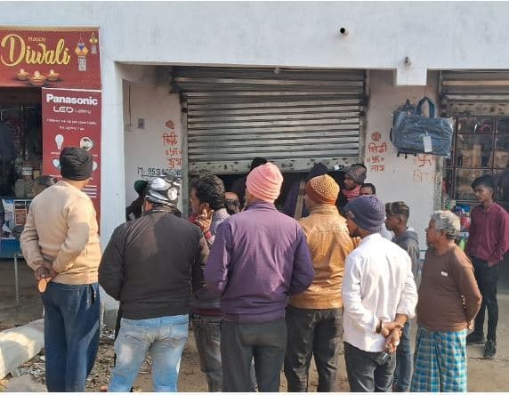 ज्वेलरी दुकान का शटर का ताला तोड़कर हजारों की चोरी