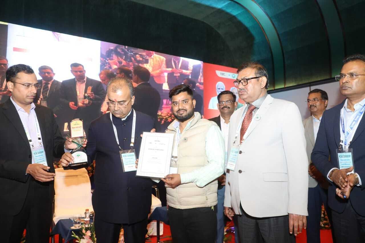 किशनगंज जिले में आयुष्मान भारत डिजिटल मिशन में मिली बड़ी सफलता, स्वास्थ्य मंत्री ने जिला परिजयाेजना समन्वयक को किया सम्मानित