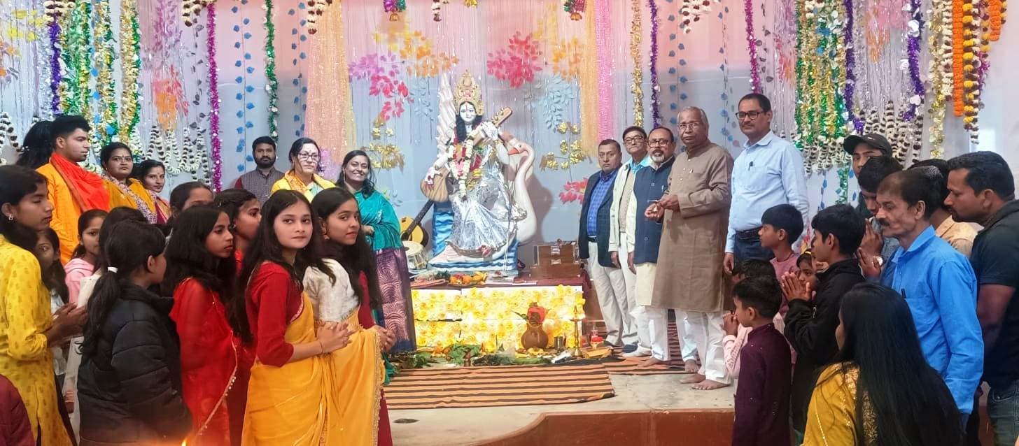 विद्यालय से लेकर घरों में रही सरस्वती पूजा की धूम, छात्र-छात्राओं ने मांगा आशीर्वाद