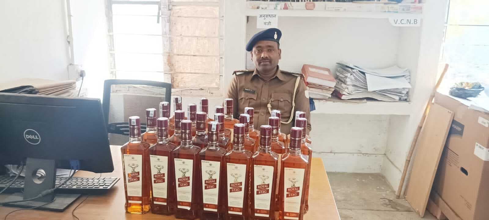 750 एमएल के 23 बोतल विदेशी शराब के साथ कारोबारी गिरफ्तार, भेजा जेल