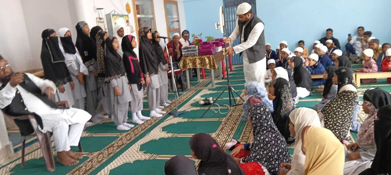 इस्लामिक क्विज  व डिबेट प्रतियोगिता में बच्चों ने बढ़-चढ़कर लिया हिस्सा