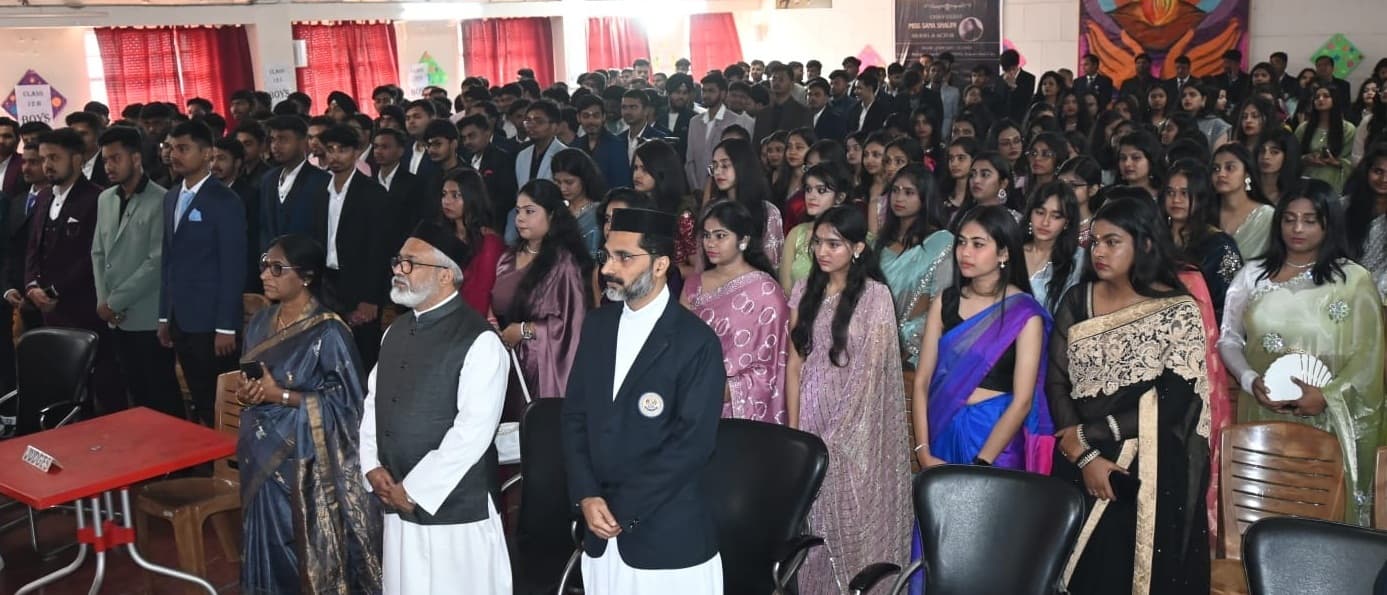 Bokaro News : चुनौतियों का सामना करने के लिए स्वयं को तैयार करें विद्यार्थी : फादर वर्गीस