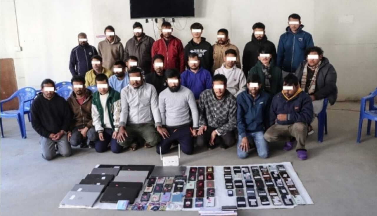 ऑनलाइन एप के माध्यम से तीन अरब से अधिक की ठगी करने वाले 24 गिरफ्तार