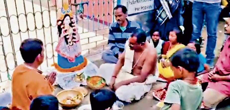 48 वर्षों में पहली बार बोलपुर प्राइमरी स्कूल में सरस्वती पूजा नहीं, भड़के विद्यार्थी