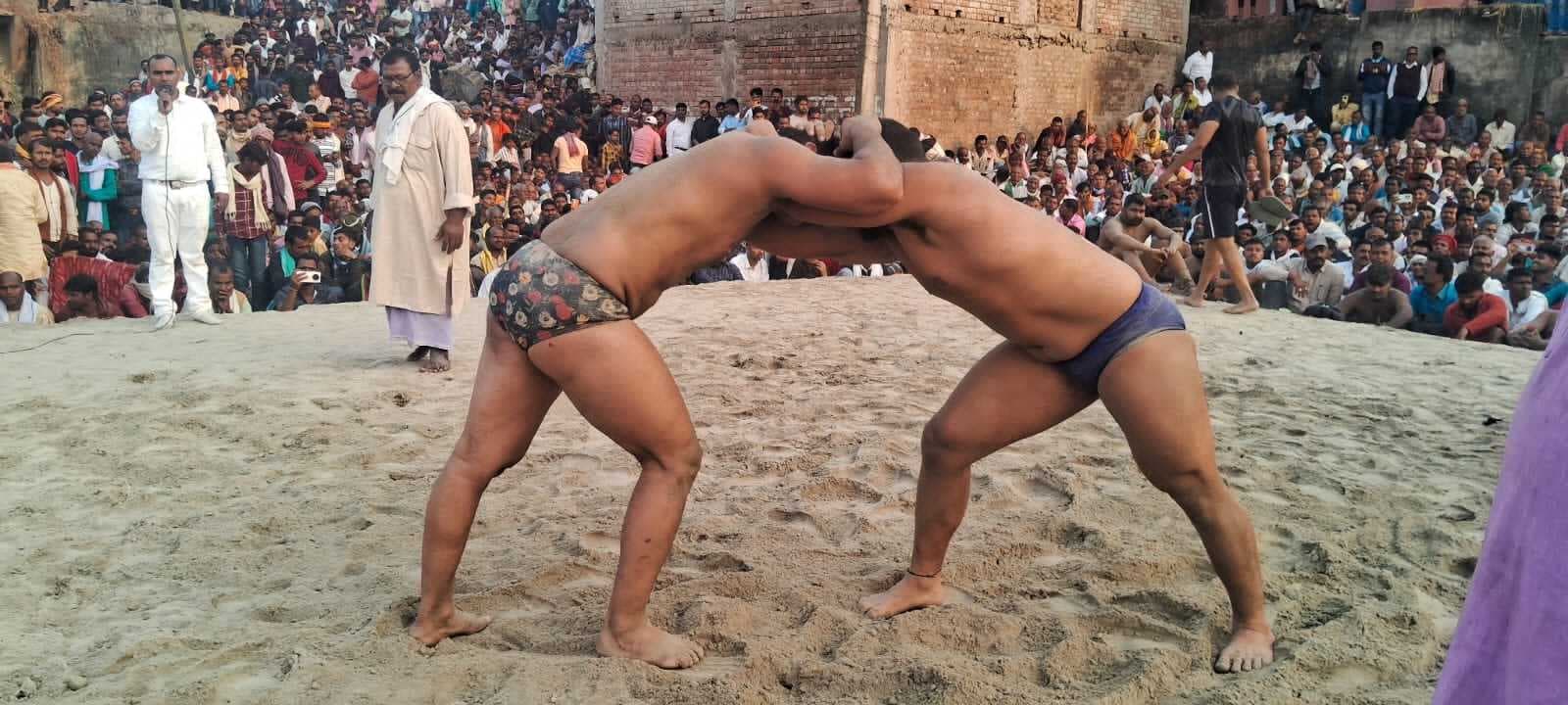 दंगल में पहलवानों ने जोर आजमाइश कर दर्शकों का मन मोहा