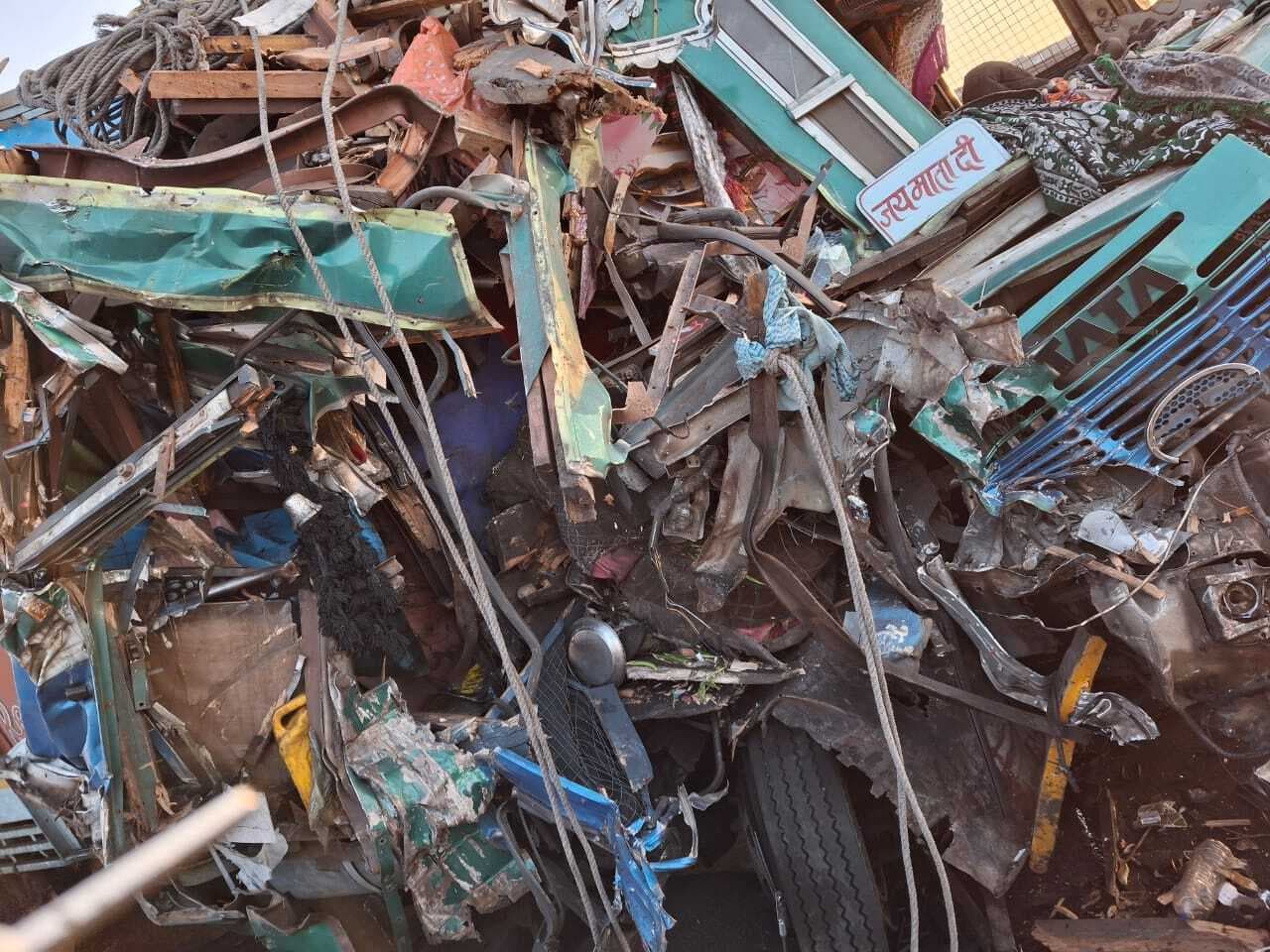 Aurangabad News : दो ट्रकों की टक्कर में चालक की मौत