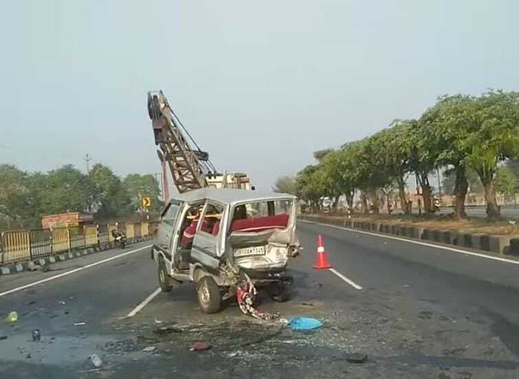 Giridih News: बगोदर में वैन और कार के बीच टक्कर, एक की मौत, महिला समेत सात घायल