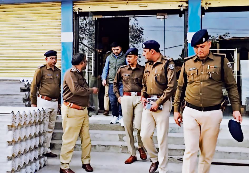 Gopalganj News  : रिटायर्ड फौजी की हत्या में डीआइजी ने की जांच, एसआइटी ने यूपी-बिहार के संदिग्धों को उठाया