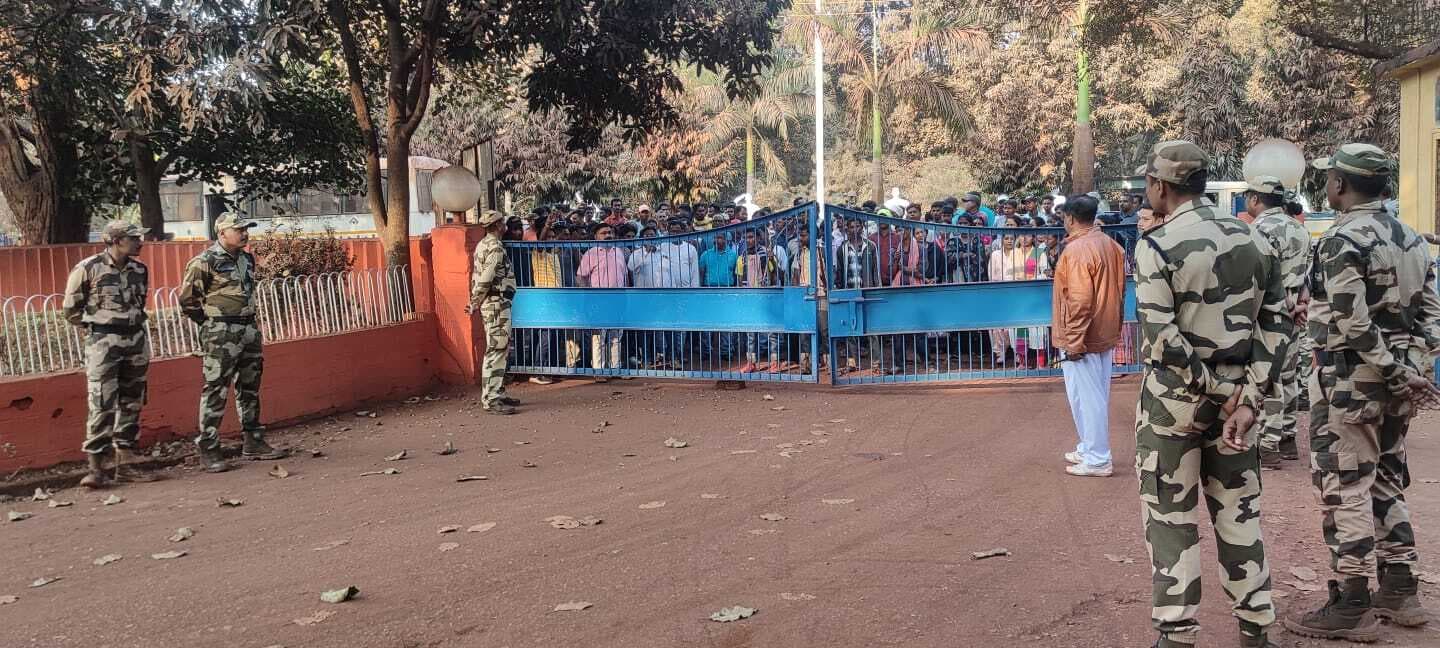 Chaibasa News : मांगों को लेकर एक घंटे आंदोलन, 15 दिनों का दिया अल्टीमेटम