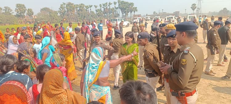 Bhagalpur news धरना को प्रशासन ने हटवाया, एसडीओ की अध्यक्षता में बैठक आज