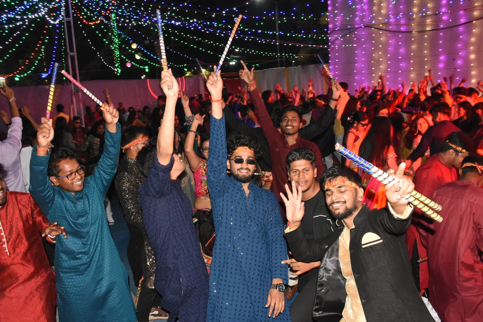 Dhanbad News: डांडिया नाइट में झूमे मेडिकल स्टूडेंट्स व चिकित्सक