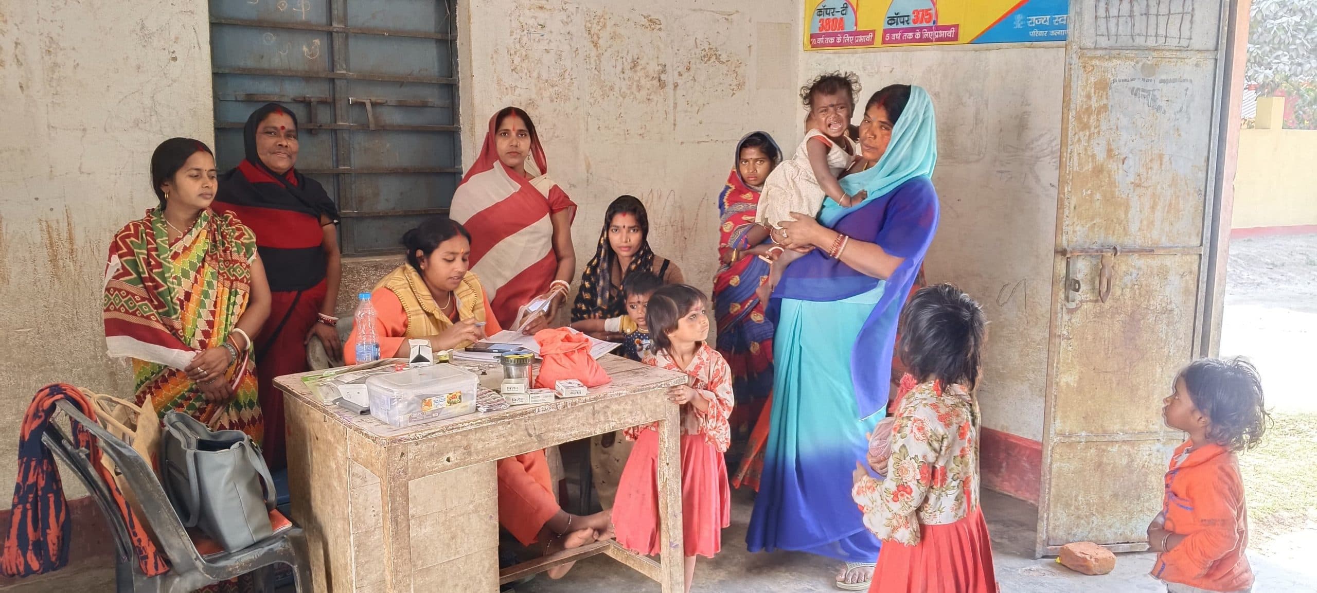 बच्चों, किशोरियों व गर्भवतियों का किया गया टीकाकरण