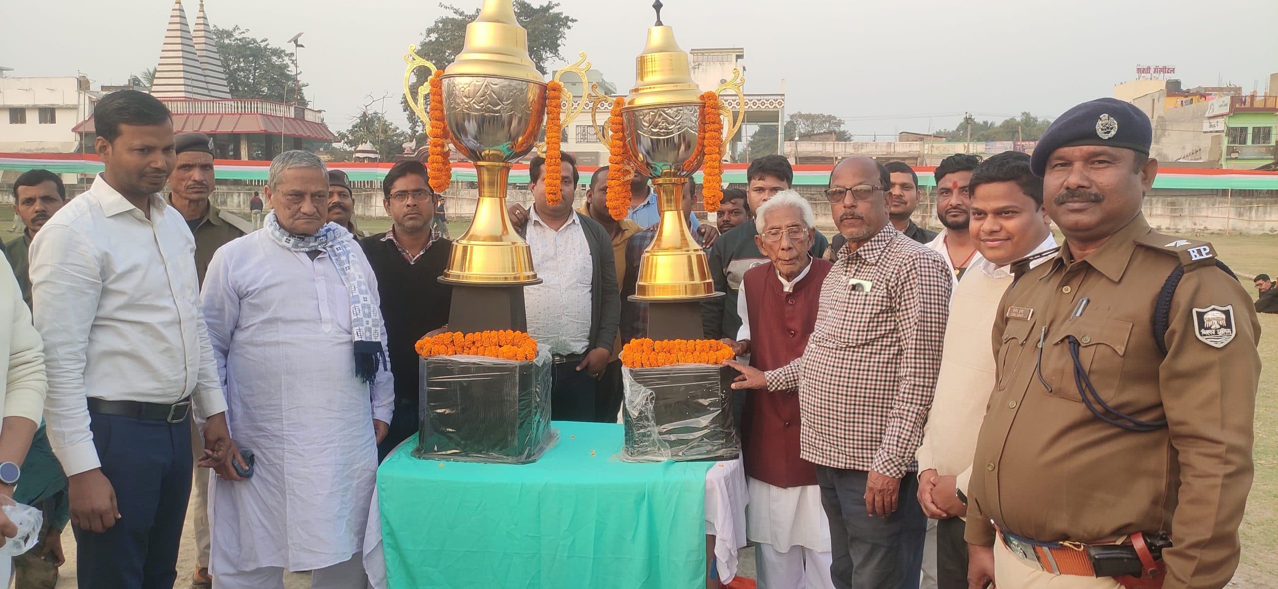 शिव महावीर कप क्रिकेट की ट्रॉफी का हुआ अनावरण