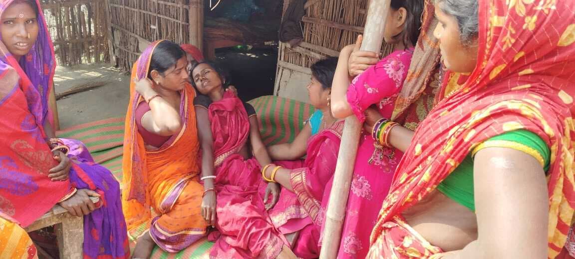 पोल से  गिरने पर बिजली मिस्त्री की गयी जान