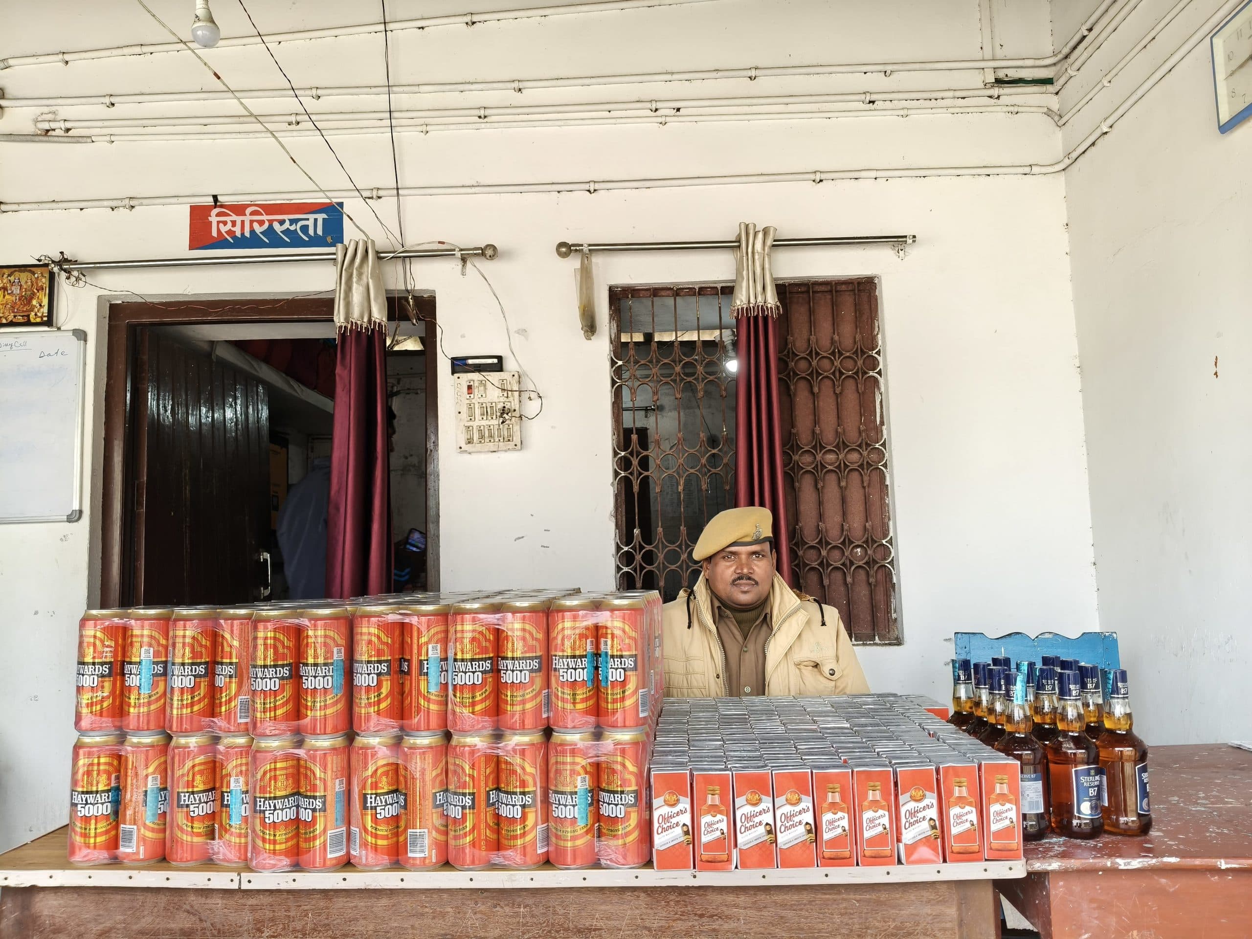 जुगाड़ गाड़ी से 127 लीटर विदेशी शराब किया गया जब्त