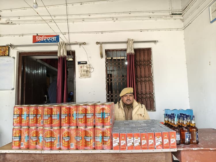 जुगाड़ गाड़ी से 127 लीटर विदेशी शराब किया गया जब्त