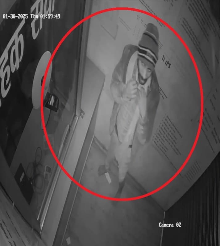 स्टेट बैंक मुख्य शाखा के सामने सीएसपी में चोरों ने की चोरी