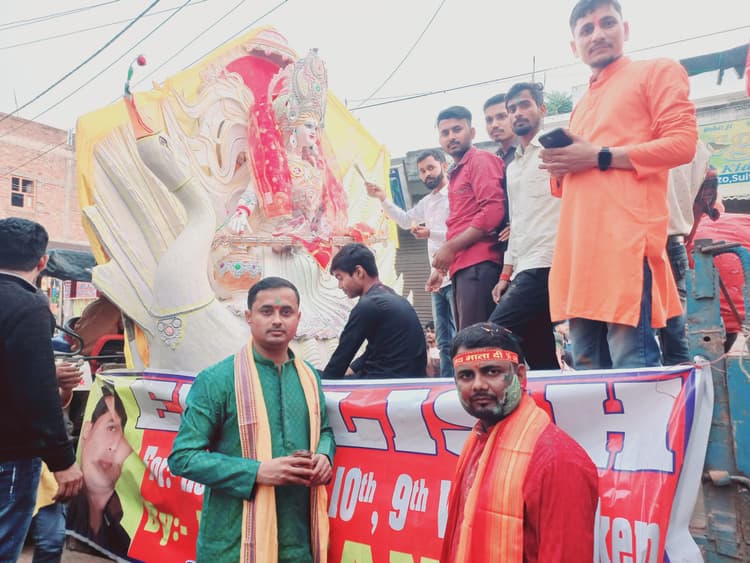 नम आंखों से दी गयी मां शारदे को विदाई