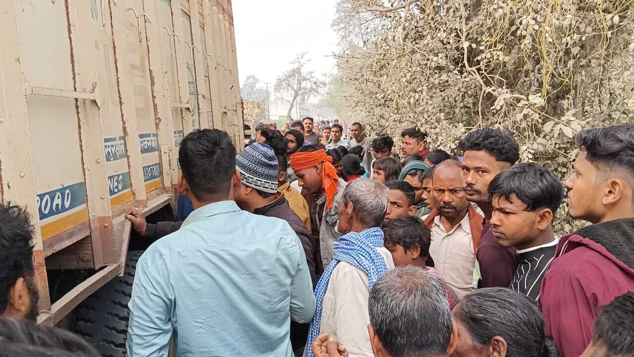 साइकिल सवार वृद्ध को ट्रक ने कुचला, मौके पर हो गयी मौत