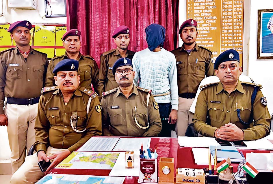 Gaya News : चाकंद स्टेशन परिसर में युवक को गोली मारने के मामले में एक धराया