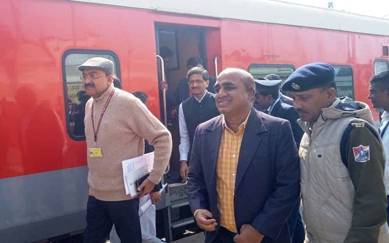 रेलवे बोर्ड के ह्यूमन रिसोर्सेज डायरेक्टर जनरल ने ईरिमी का किया निरीक्षण