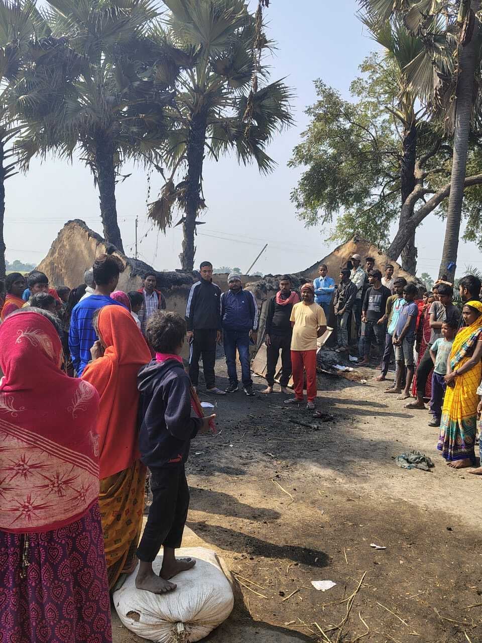 Gaya News : दो घरों में लगी आग, सामान जलकर राख