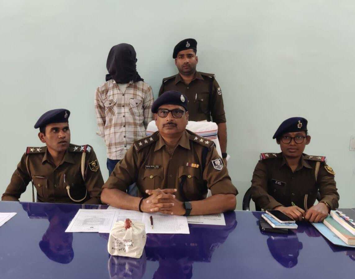 मॉर्फिन ब्राउन शुगर के साथ तस्कर गिरफ्तार, बाइक जब्त