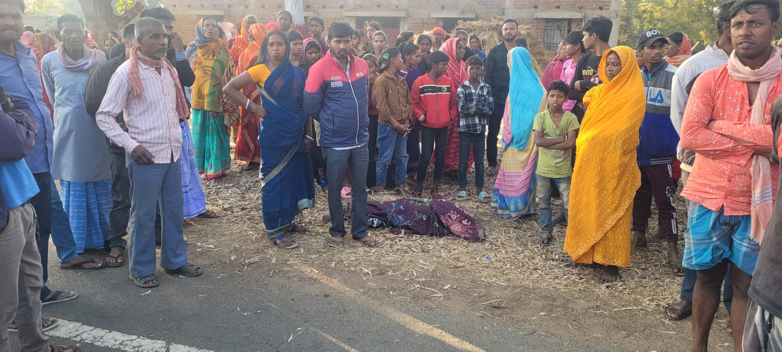 Deoghar news : प्रतिमा का विसर्जन कर दोस्तों के साथ लौट रहा था बालक, सड़क पार करने के दौरान कार की टक्कर में हुई मौत
