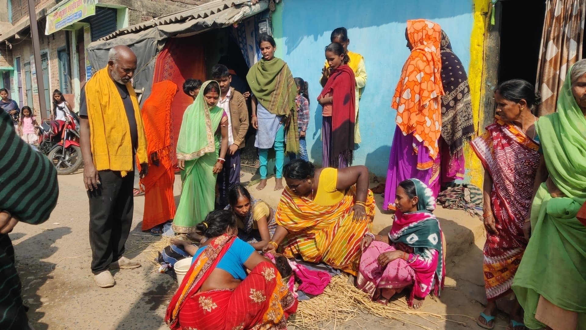 सरस्वती प्रतिमा देख कर आ रही बच्ची को ट्रक ने रौंदा, घटनास्थल पर ही मौत